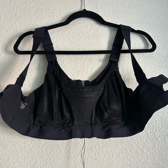 Black Betts Fit sports bra 🖤 - Picture 5 of 6